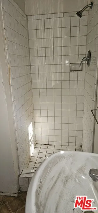 2000 W 68th Street, Los Angeles, California 90047 home-pic-57